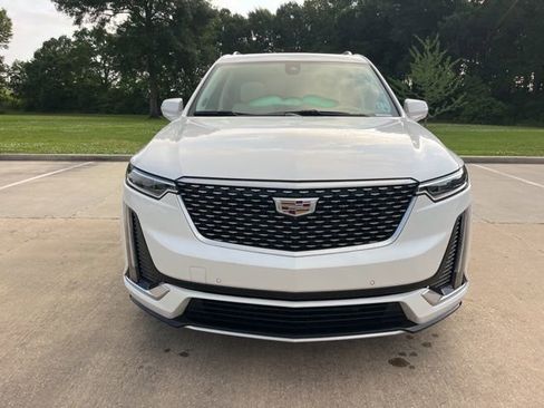 Used 2023 Cadillac XT6 Premium Luxury w/ Technology Package AWD/4WD image 9