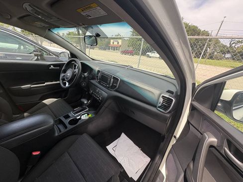 Used 2018 Kia Sportage LX AWD/4WD image 12