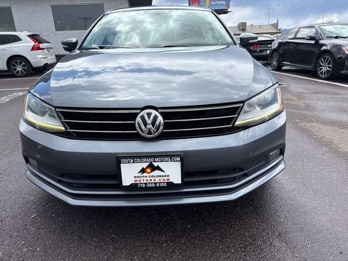 Used 2017 Volkswagen Jetta SEL FWD image 2
