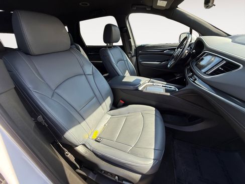 Used 2024 Buick Enclave Premium image 19