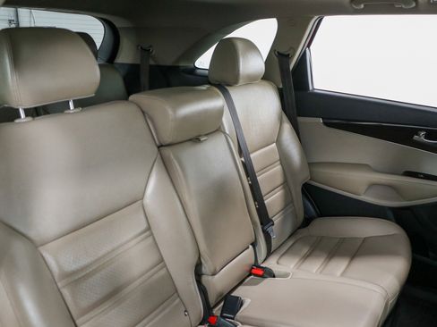Used 2020 Kia Sorento EX image 29