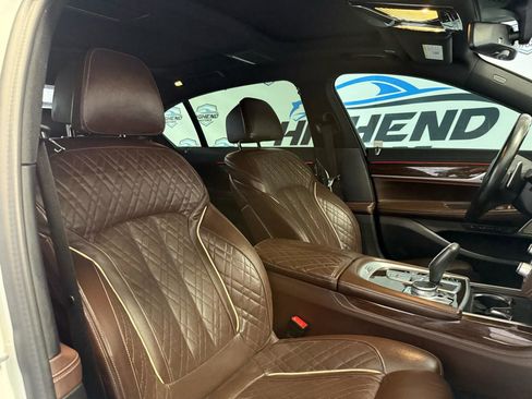 Used 2021 BMW 750i xDrive w/ Luxury Rear Seating Package image 31