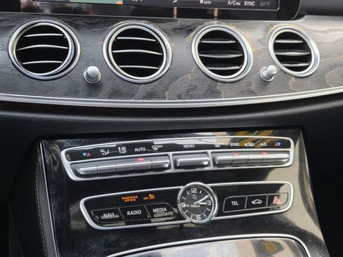 Used 2017 Mercedes-Benz E 300 image 17