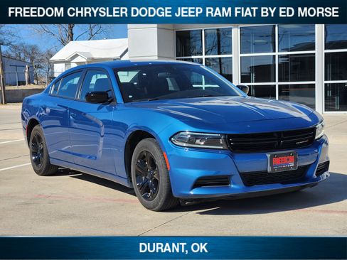 Used 2023 Dodge Charger SXT image 2
