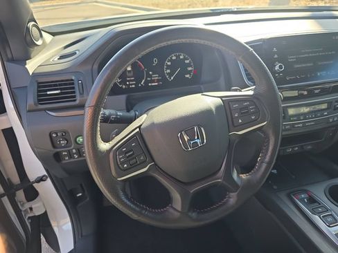 Used 2025 Honda Ridgeline TrailSport image 14