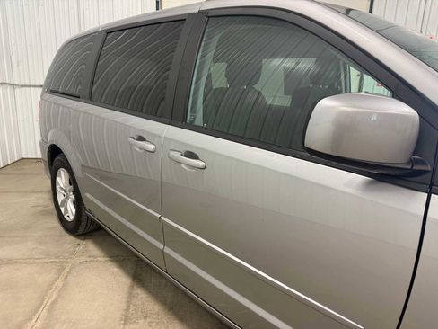Used 2015 Dodge Grand Caravan SXT FWD image 11