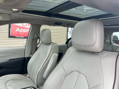 Used 2020 Chrysler Pacifica Limited image 16