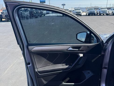 Used 2022 Volkswagen Tiguan SE image 34