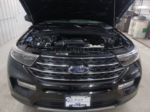 Used 2020 Ford Explorer XLT w/ Equipment Group 202A image 7