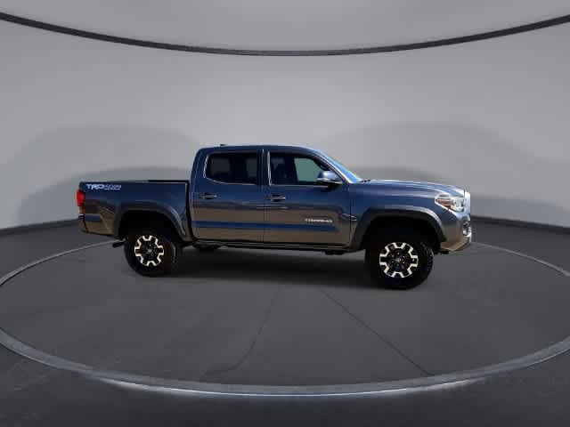 Used 2019 Toyota Tacoma TRD Off-Road w/ Technology Package AWD/4WD image 9
