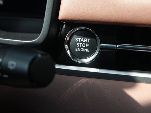 New 2025 Mitsubishi Outlander SEL image 24