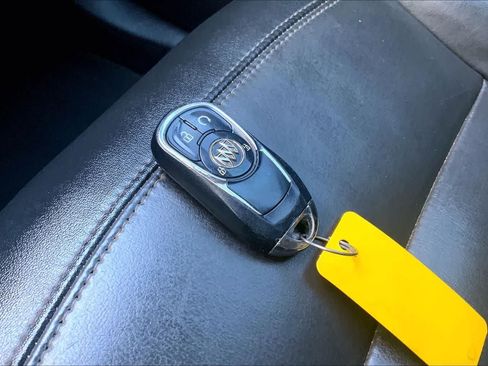 Used 2019 Buick Encore Essence FWD image 19