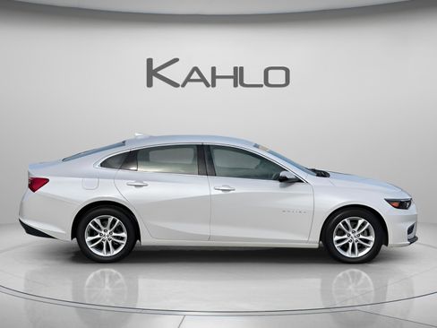 Used 2017 Chevrolet Malibu LT FWD image 5