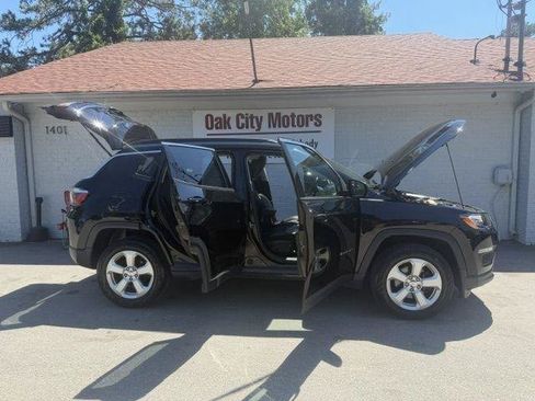 Used 2019 Jeep Compass Latitude w/ Popular Equipment Group AWD/4WD image 10