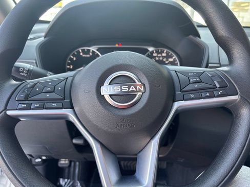 Used 2025 Nissan Altima 2.5 SV FWD image 23