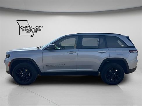 New 2025 Jeep Grand Cherokee Altitude image 6