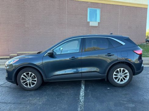 Used 2022 Ford Escape SE w/ Convenience Package FWD image 3