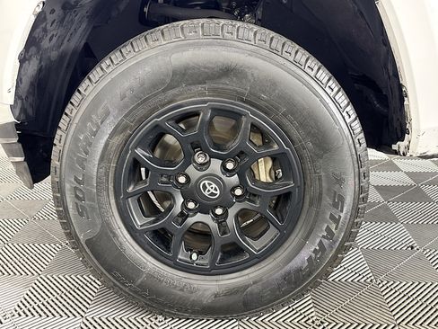 Used 2020 Toyota Tacoma SR5 image 36