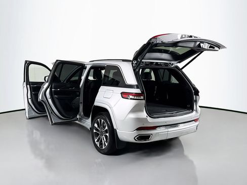 Used 2023 Jeep Grand Cherokee Overland w/ Advanced Protech Group III AWD/4WD image 28