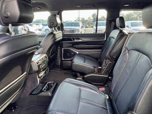 Used 2024 Jeep Wagoneer Series II image 15