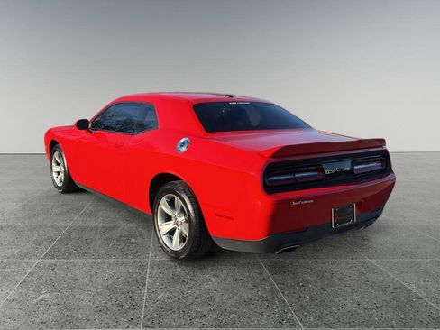 Used 2019 Dodge Challenger SXT image 4