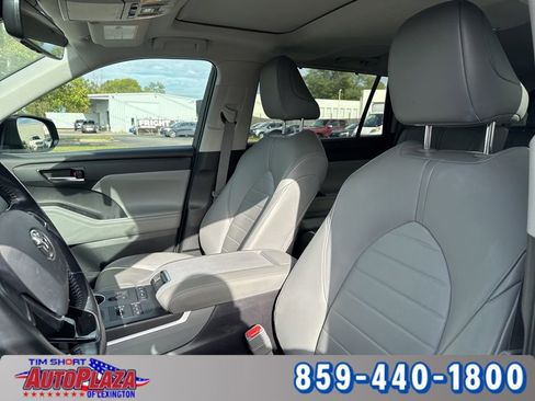 Used 2021 Toyota Highlander XLE image 43