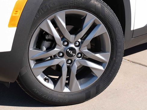 Used 2023 Kia Seltos S image 2