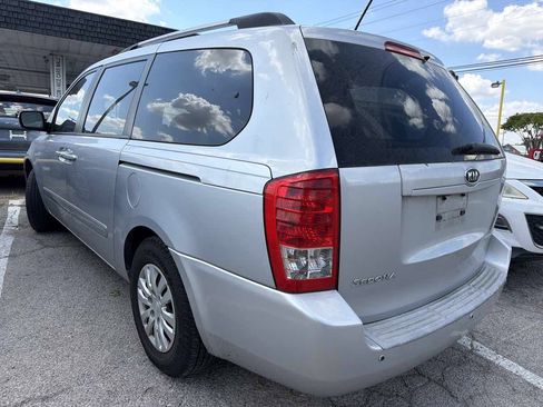 Used 2011 Kia Sedona LX FWD image 4