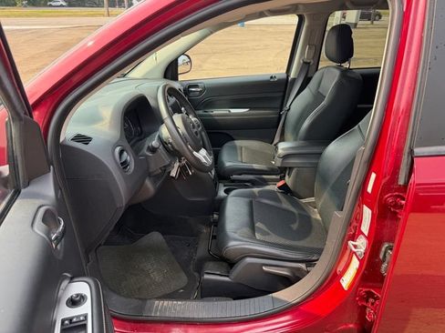 Used 2017 Jeep Compass Latitude FWD image 8