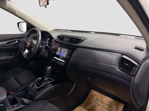 Used 2018 Nissan Rogue SV w/ Premium Package image 28