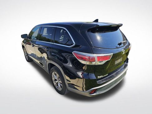 Used 2016 Toyota Highlander Plus FWD image 11