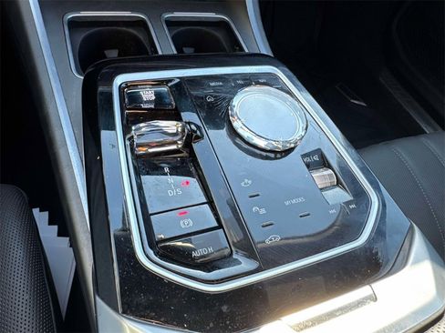 Certified 2023 BMW 760i xDrive w/ Executive Package image 16