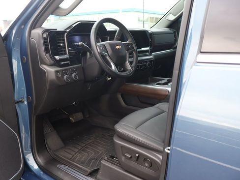 Used 2024 Chevrolet Silverado 2500 LTZ w/ LTZ Plus Package image 11