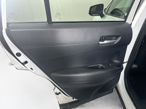 Used 2025 Toyota Corolla Cross XLE image 25