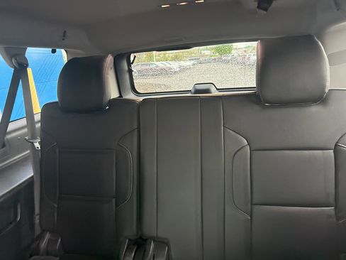 Used 2019 Chevrolet Suburban Premier AWD/4WD image 19