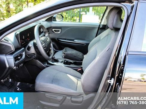 Used 2025 Kia K4 FWD image 17