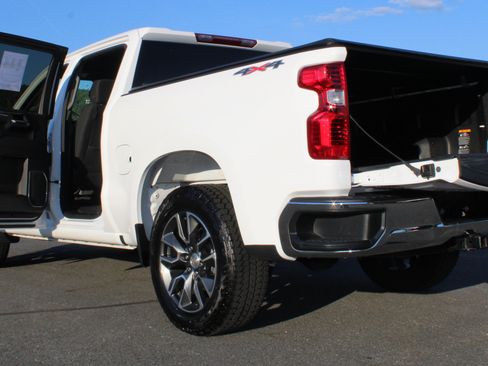 Used 2024 Chevrolet Silverado 1500 LT AWD/4WD image 15