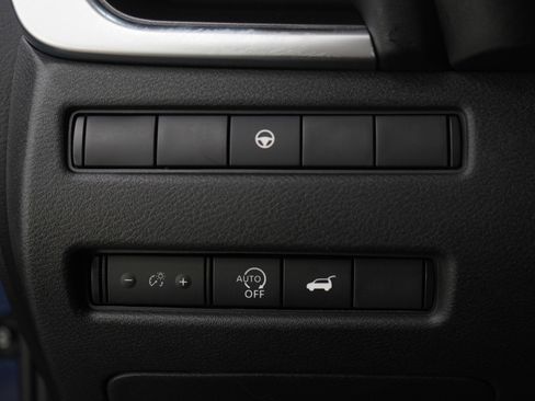 Used 2024 Nissan Rogue SV w/ SV Premium Package image 23