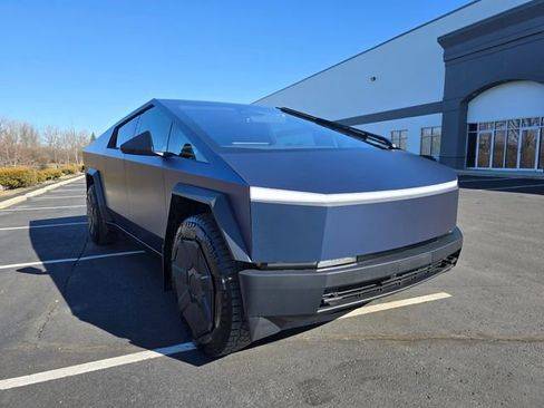 Used 2025 Tesla Cybertruck AWD Crew Cab image 64