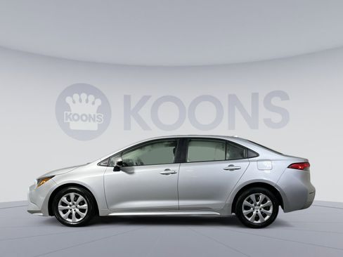 Used 2024 Toyota Corolla LE image 2
