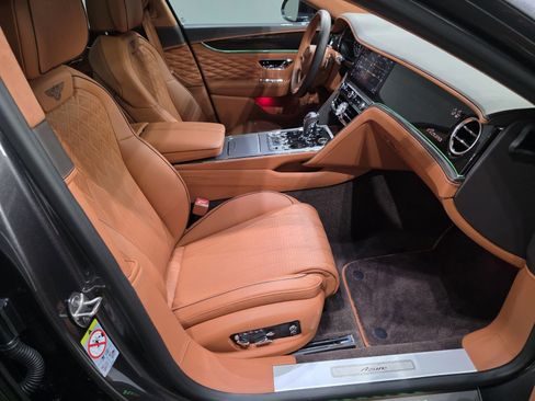 Used 2023 Bentley Flying Spur Azure image 22