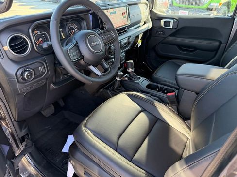 New 2026 Jeep Gladiator Sport AWD/4WD image 12