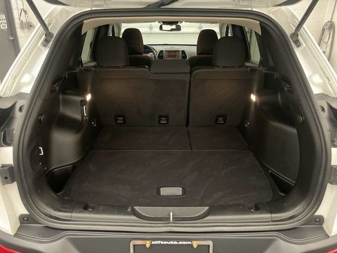 Used 2016 Jeep Cherokee Latitude FWD image 18