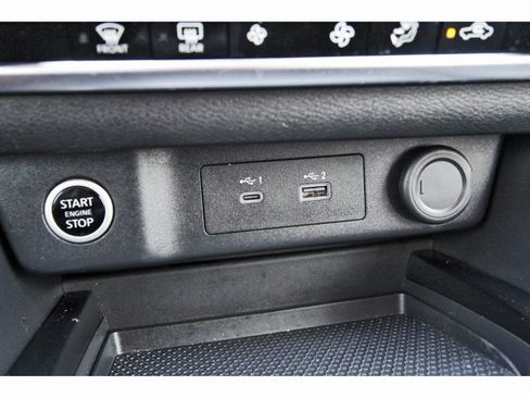 Used 2023 Nissan Rogue SV FWD image 28