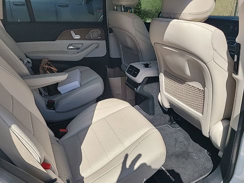 Used 2023 Mercedes-Benz GLS 450 4MATIC image 11