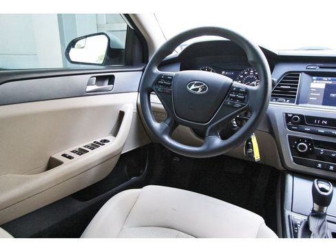 Used 2017 Hyundai Sonata SE FWD image 8