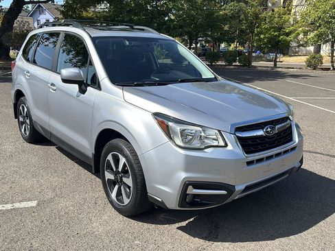 Used 2017 Subaru Forester 2.5i Premium AWD/4WD image 2