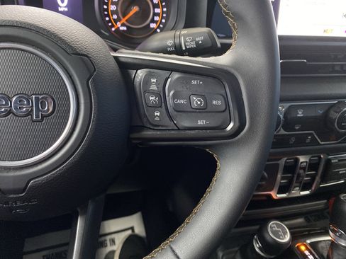 Certified 2024 Jeep Gladiator Sport image 20