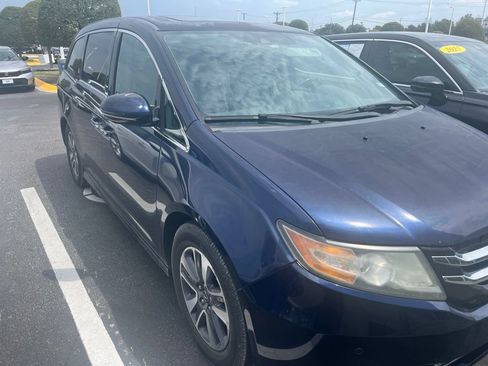 Used 2014 Honda Odyssey Touring Elite image 3