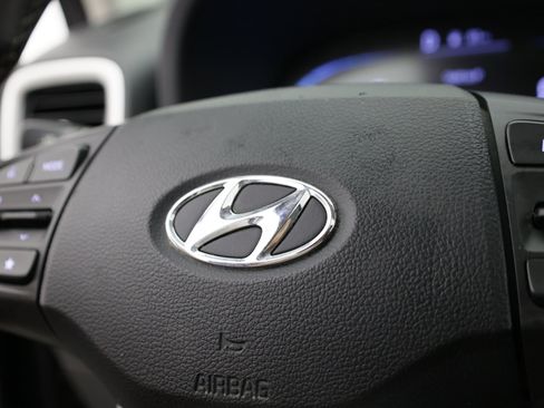 Used 2024 Hyundai Venue SEL FWD image 25
